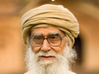 Auraaq-E-Hikmat (Diary 1985) (Urdu)
